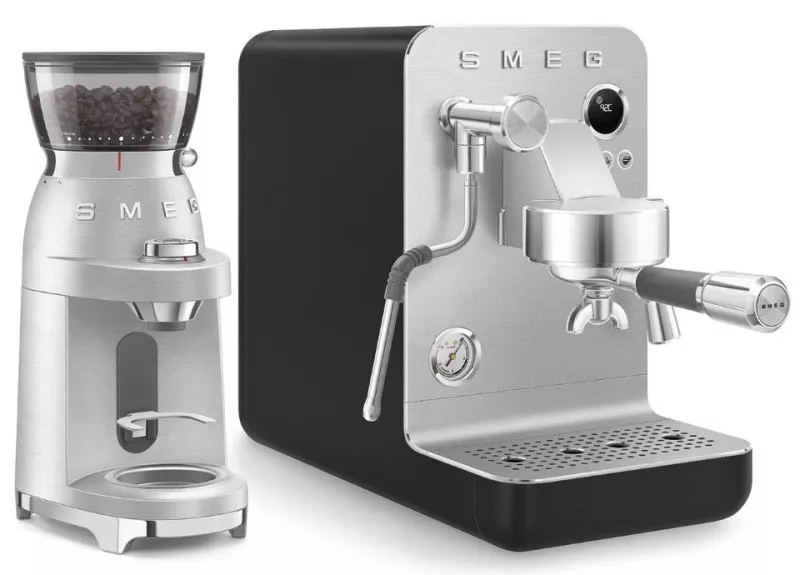 Кофемашина-эспрессо Smeg EMC02BLMEU